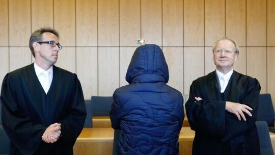 Ex-Geheimagent Mauss und zwei Verteidiger