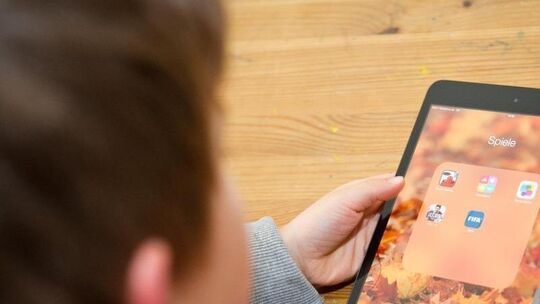 Kind mit iPad