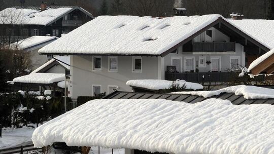 Schneedecke auf dem Dach
