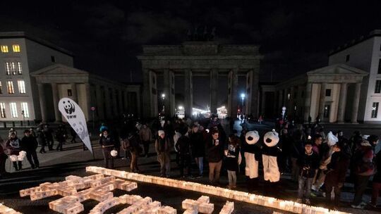 «Earth Hour» am Brandenburger Tor