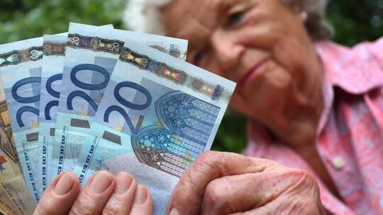 Im Alter mit wenig Geld auskommen