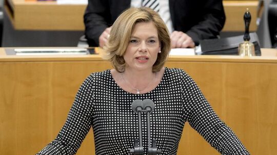 Julia Klöckner spricht im Landtag