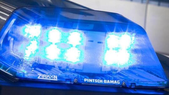 Blaulicht auf dem Dach eines Polizeiwagens Blaulicht auf dem Dach eines Polizeiwagens