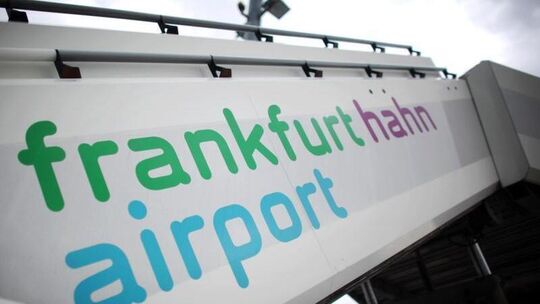 Am Flughafen Frankfurt-Hahn