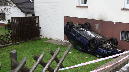 Spektakulärer Abflug in Hoppstädten Auto landete kopfüber in