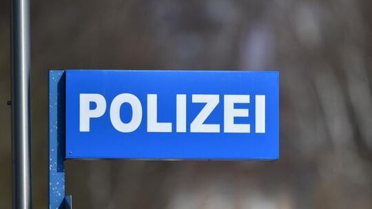 Ein "Polizei"-Schild