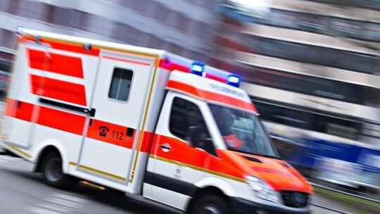 Rettungsdienst mit Blaulicht