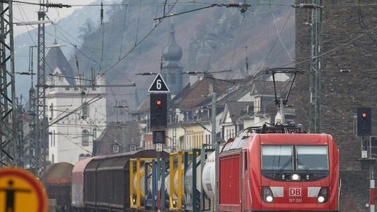 Güterzug im Mittelrheintal