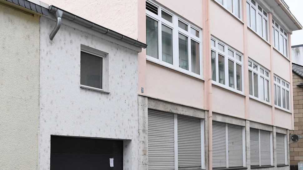 Ein Deal um diese Garage in der Straße „Im Keutel“ sorgt in Mayen weiter für Wirbel.  Foto: Andreas Walz/Archiv