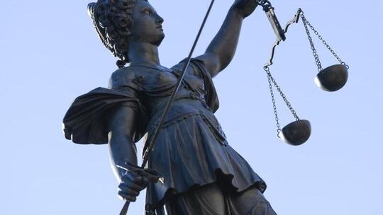 Justitia-Statue