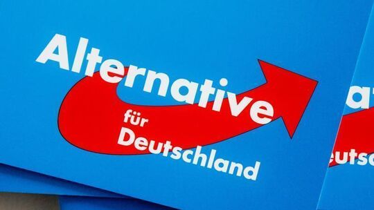 Broschüren tragen den Namen der Partei der AfD
