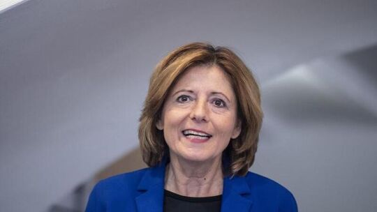 Malu Dreyer gibt ein Pressestatement ab