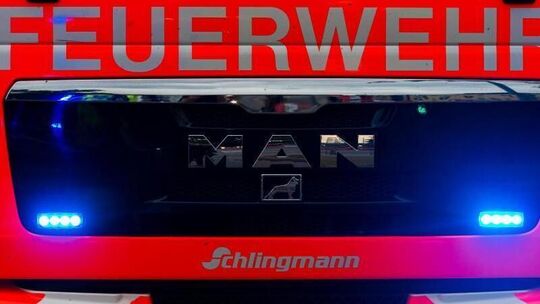 Ein Blick auf einen Einsatzwagen der Feuerwehr Ein Blick auf einen Einsatzwagen der Feuerwehr
