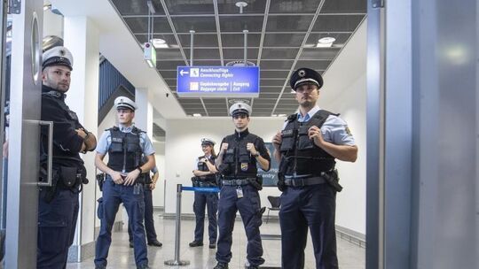 Einreisekontrolle am Flughafen