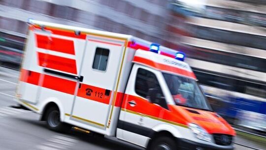 Rettungsdienst mit Blaulicht