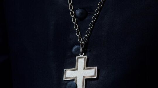 Kreuz an Halskette