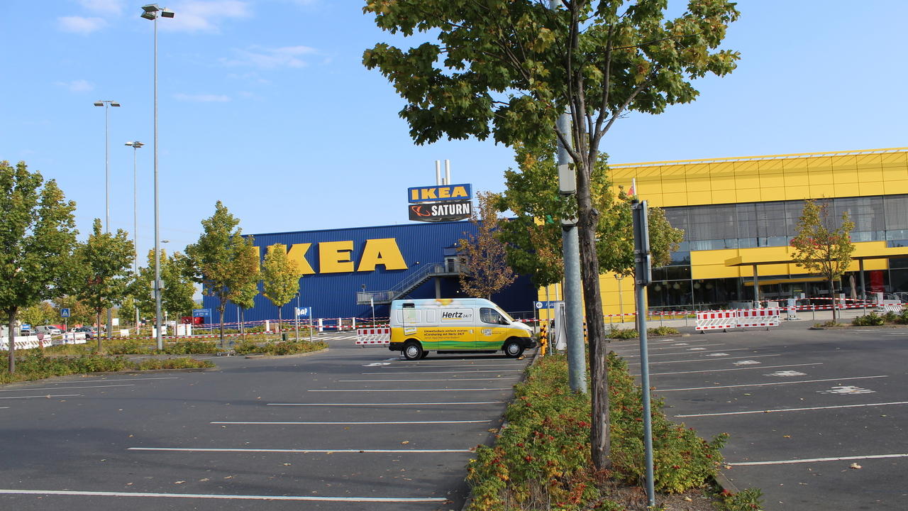 Herrenloser Koffer aufgetaucht IkeaParkplatz in Koblenz