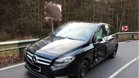 VUP Spiegelkurve; beschädigter Pkw Daimler-Benz VUP Spiegelkurve; beschädigter Pkw Daimler-Benz