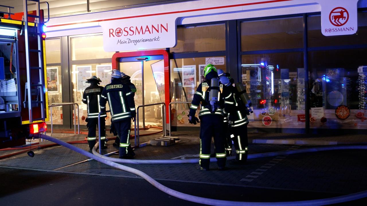 Feuer Verursacht Hohe Schaden In Rossmann Filiale Und Apotheke Losten Altbatterien Den Brand Aus Westerwalder Zeitung Rhein Zeitung