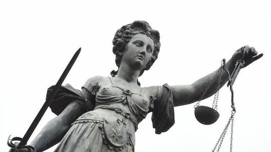 Justitia-Statue