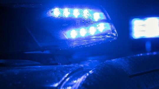 Blaulicht auf Polizei-Fahrzeug