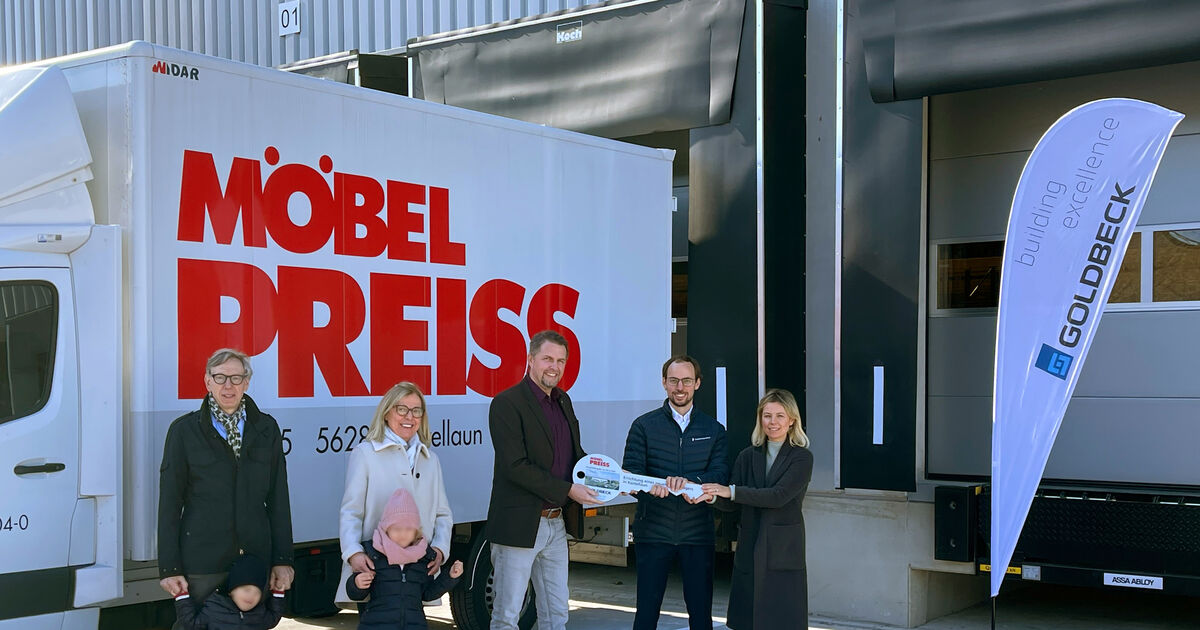 4000 Quadratmeter große Logistikhalle an der Fordstraße in nur sechs Monaten fertiggestellt - Kapazitäten wurden um 40 Prozent vergrößert: Kapazitäten um 40 Prozent vergrößert: Möbel Preiss eröffnet Anbau an Zentrallager in Kastellaun
