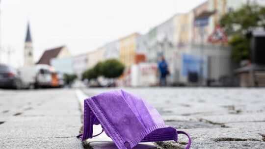 Coronavirus – Maske auf Straße