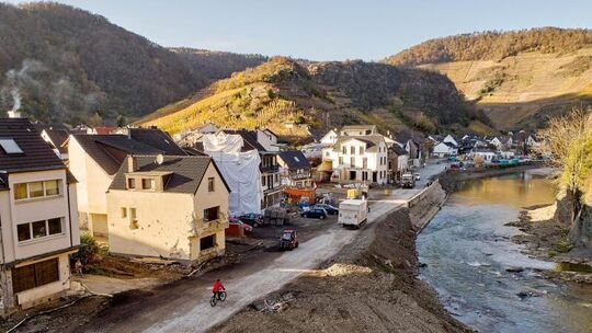 Straßenwiederaufbau im flutgeschädigten Ahrtal