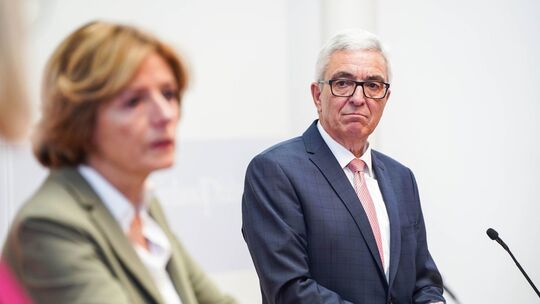 Rheinland-pfälzischer Innenminister Lewentz tritt zurück