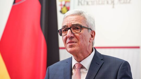 Rheinland-pfälzischer Innenminister Lewentz tritt zurück