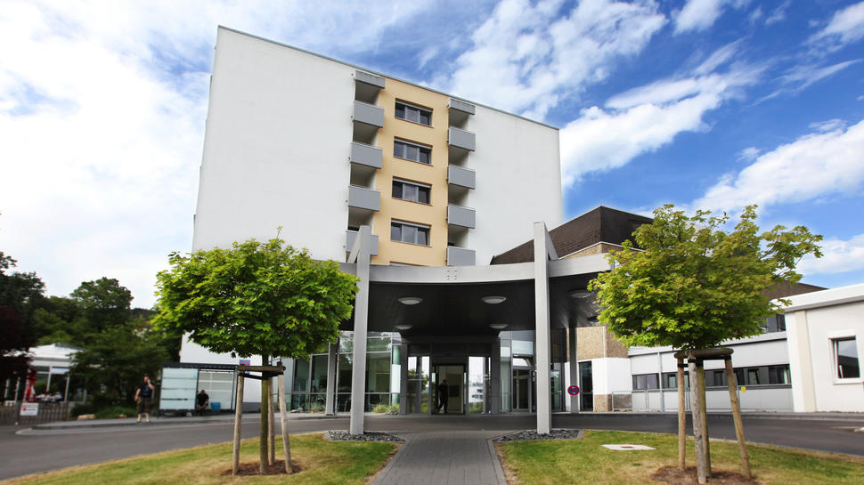 Im Marienhaus-Klinikum in Bad Neuenahr gilt jetzt wieder ein generelles Besuchsverbot.