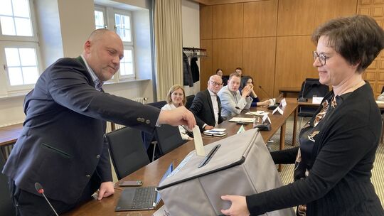Wahlvorschlag: Wer soll Queerbeauftragte:r werden?