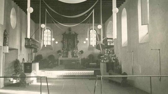 0684-rudi-thorisch-kircheninnern-einweihung