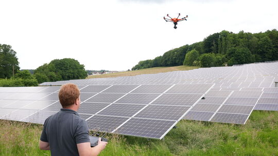 solarpark-drohnenflug