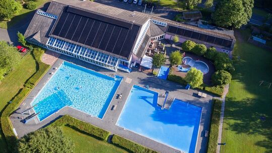Das Wiedtalbad in Hausen soll in den nächsten Jahren aufwendig saniert werden.