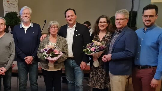 2023_04_28-foto-1-vorstand-und-geehrte