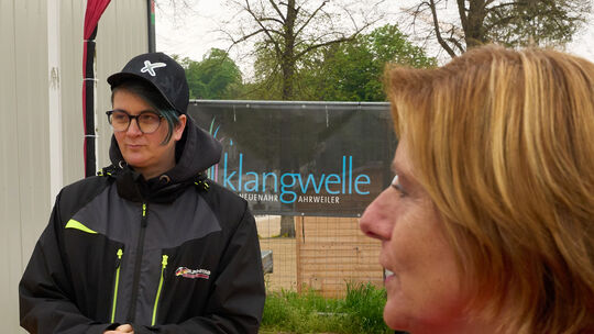 Ministerpräsidentin Malu Dreyer beim Helferstab an der Ahr