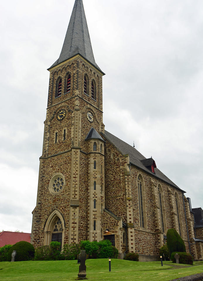 Renovierung der Pfarrkirche abgeschlossen: St. Martin in Holzweiler ...