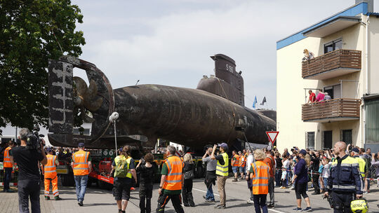 Ausgemustertes U-Boot auf dem Weg ins Technik Museum Speyer