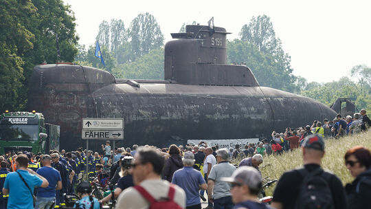 Ausgemustertes U-Boot auf dem Weg ins Technik Museum Speyer