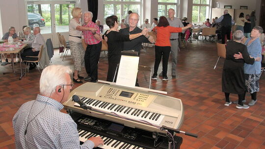 wbg-stadt-kulturring-senioren-tanz-cafe-05-202319