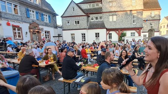 stadtfest675jahrena-noisicpolonaise2_becrima