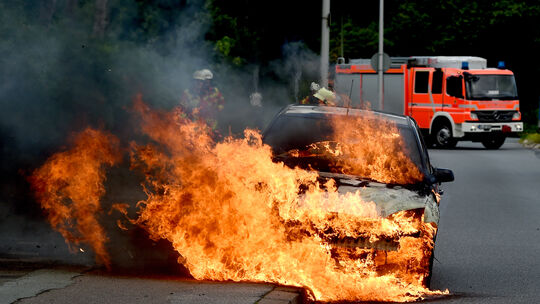 Brandbomben oder überhitzte Debatte: Brandgefahr E-Auto?