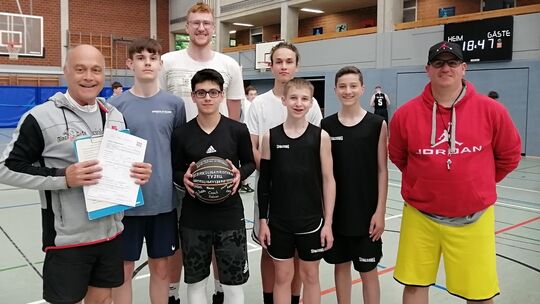 2023_hoffnungsfrohe-black-cats-mit-gladiator-ole