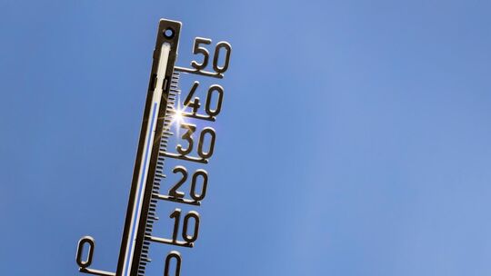 Sommerhitze, Thermometer zeigt 42 Grad, Stuttgart, Baden-Württemberg, Deutschland, Europa