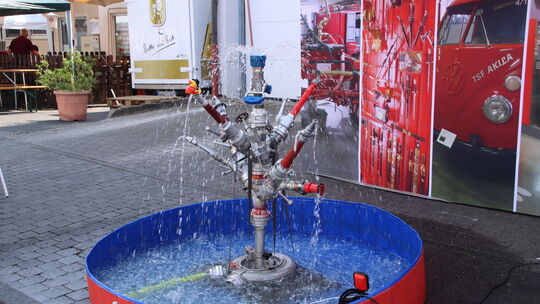 Wasserbrunnen aus Feuerwehrventilen