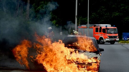 Brandbomben oder überhitzte Debatte: Brandgefahr E-Auto?