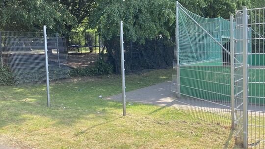 Vandalismus: Mutwillig abmontierte Zaunelemente in Rübenach