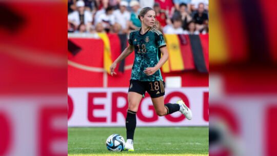Melanie Leupolz (Deutschland, 18) am Ball, GER, Deutschland vs. Vietnam, DFB Fussball Frauen Nationalmannschaft, Freunds