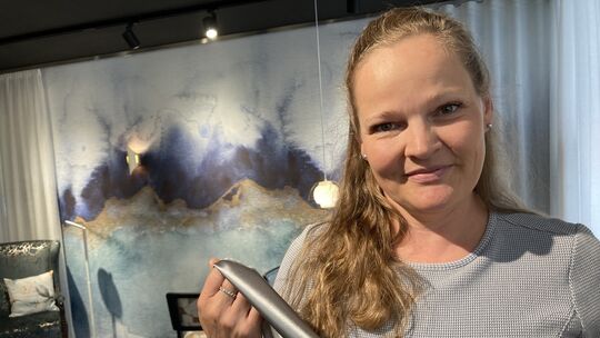 Unternehmensporträt Raumausstattung Doetsch Koblenz-Ehrenbreitstein - Lisa Marie Doetsch bei der Arbeit